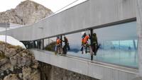 0223 Pilatus - Fensterputzer &ndash; &copy; Annette Weise (Eberhardt TRAVEL)