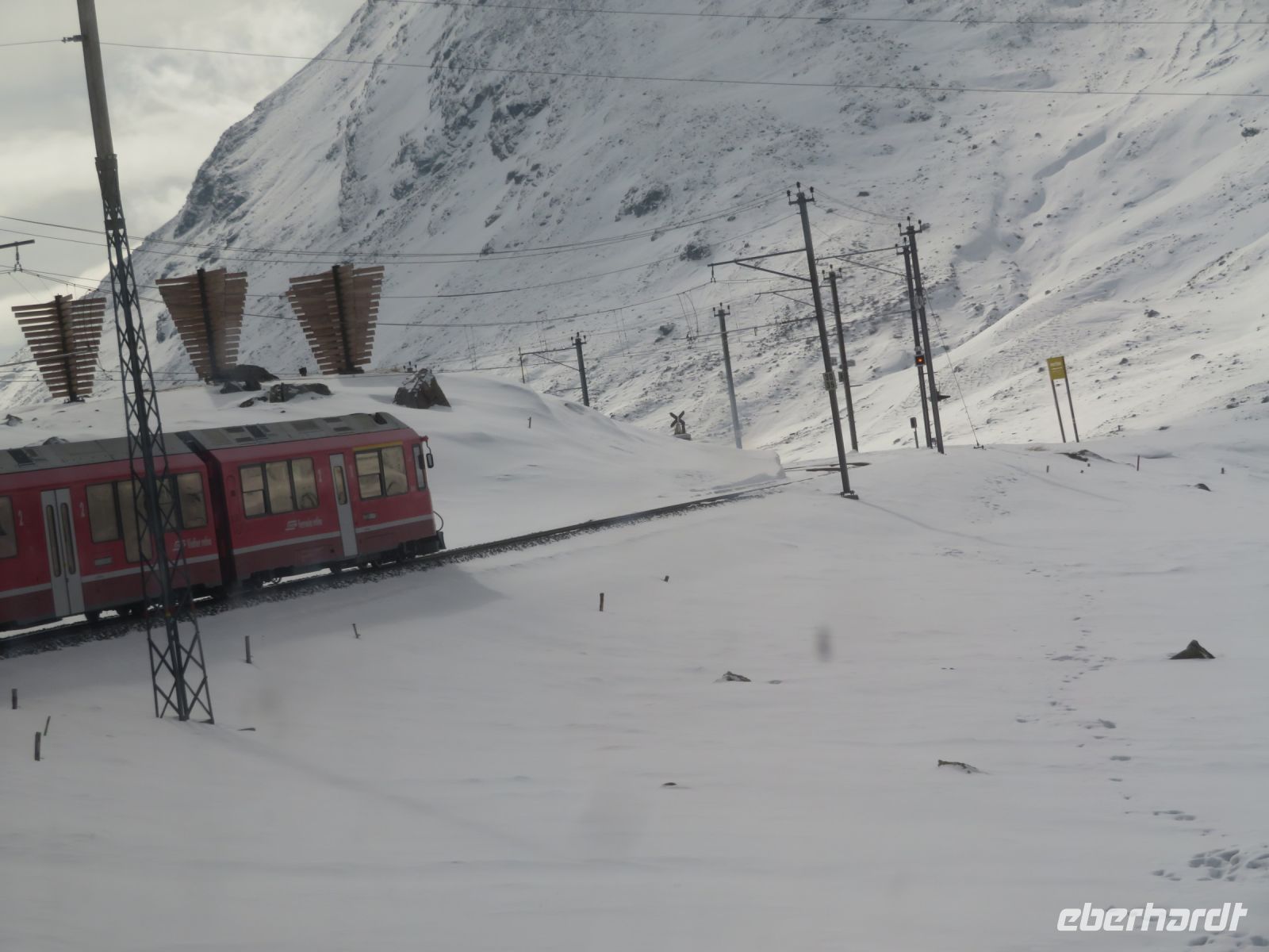 027 Fahrt mit dem Bernina-Express über den Berninapass und entlang des Lago di Bianco &ndash; &copy; Annette Weise (Eberhardt TRAVEL)