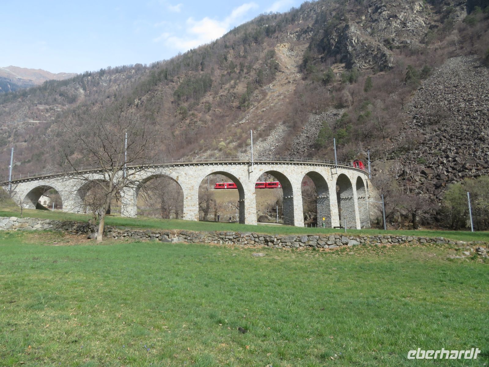 061 Rückfahrt von Tirano - Kreisviadukt Brusio &ndash; &copy; Annette Weise (Eberhardt TRAVEL)