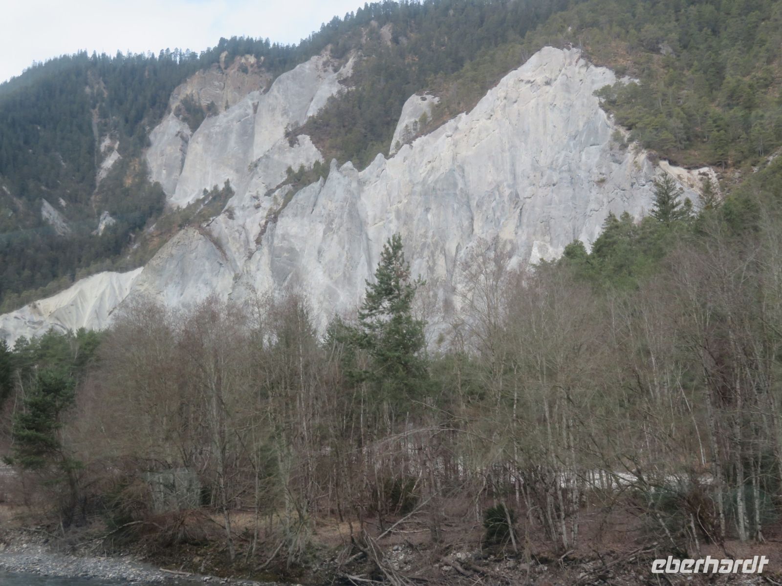 190 Fahrt mit dem Glacier-Express - Rheinschlucht &ndash; &copy; Annette Weise (Eberhardt TRAVEL)