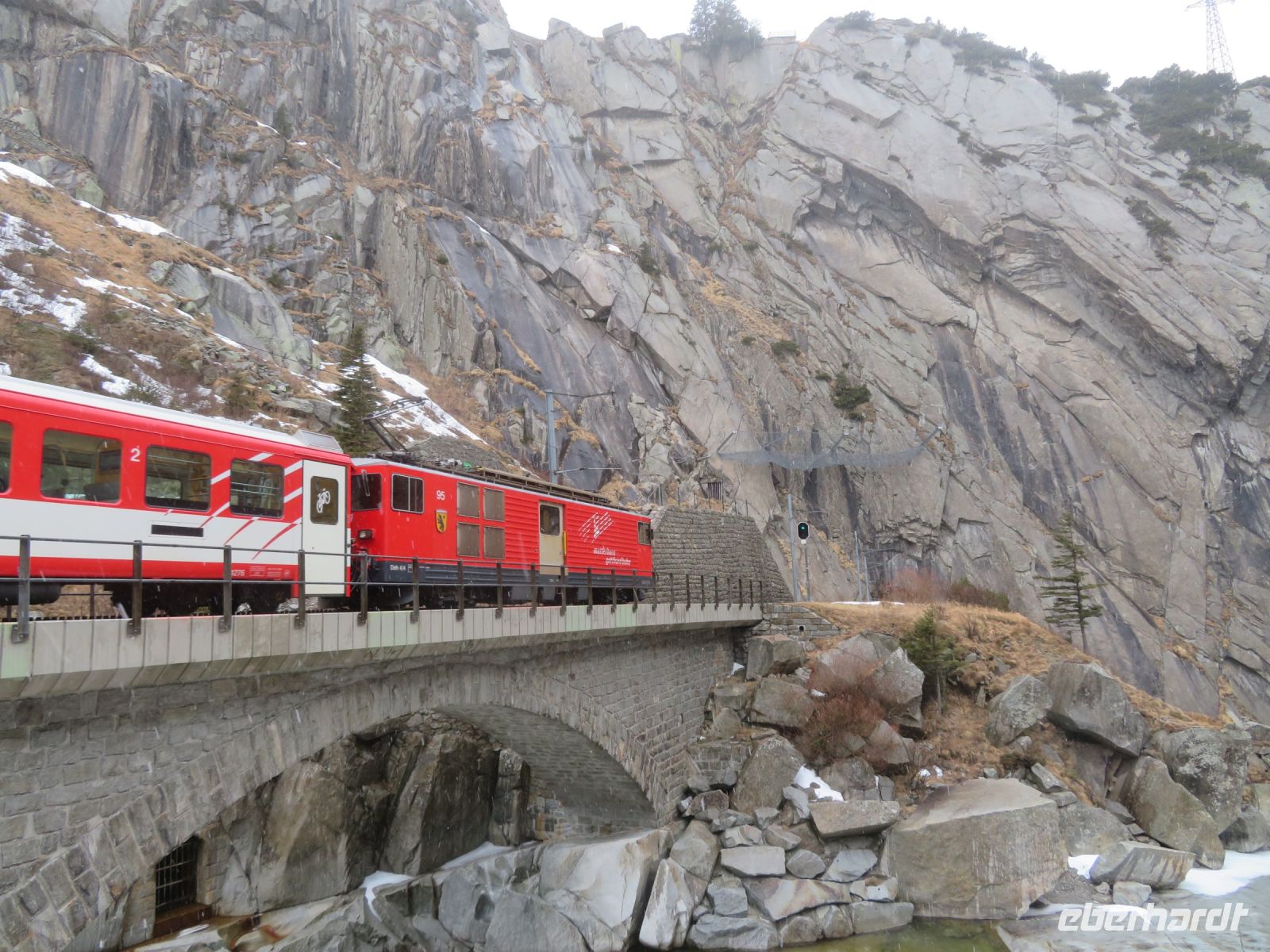 214 Schöllenenschlucht an der Teufelsbrücke &ndash; &copy; Annette Weise (Eberhardt TRAVEL)