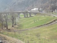 047 Fahrt mit dem Bernina-Express - Kreisviadukt Brusio &ndash; &copy; Annette Weise (Eberhardt TRAVEL)