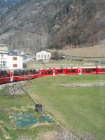 056.2 Fahrt mit dem Bernina-Express - Kreisviadukt Brusio &ndash; &copy; Annette Weise (Eberhardt TRAVEL)