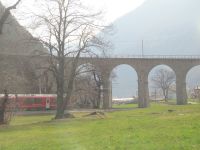 057 Fahrt mit dem Bernina-Express - Kreisviadukt Brusio &ndash; &copy; Annette Weise (Eberhardt TRAVEL)