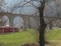 058 Fahrt mit dem Bernina-Express - Kreisviadukt Brusio &ndash; &copy; Annette Weise (Eberhardt TRAVEL)