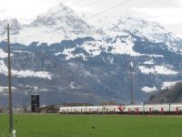281 Rückfahrt - Zug im Glarner Land &ndash; &copy; Annette Weise (Eberhardt TRAVEL)