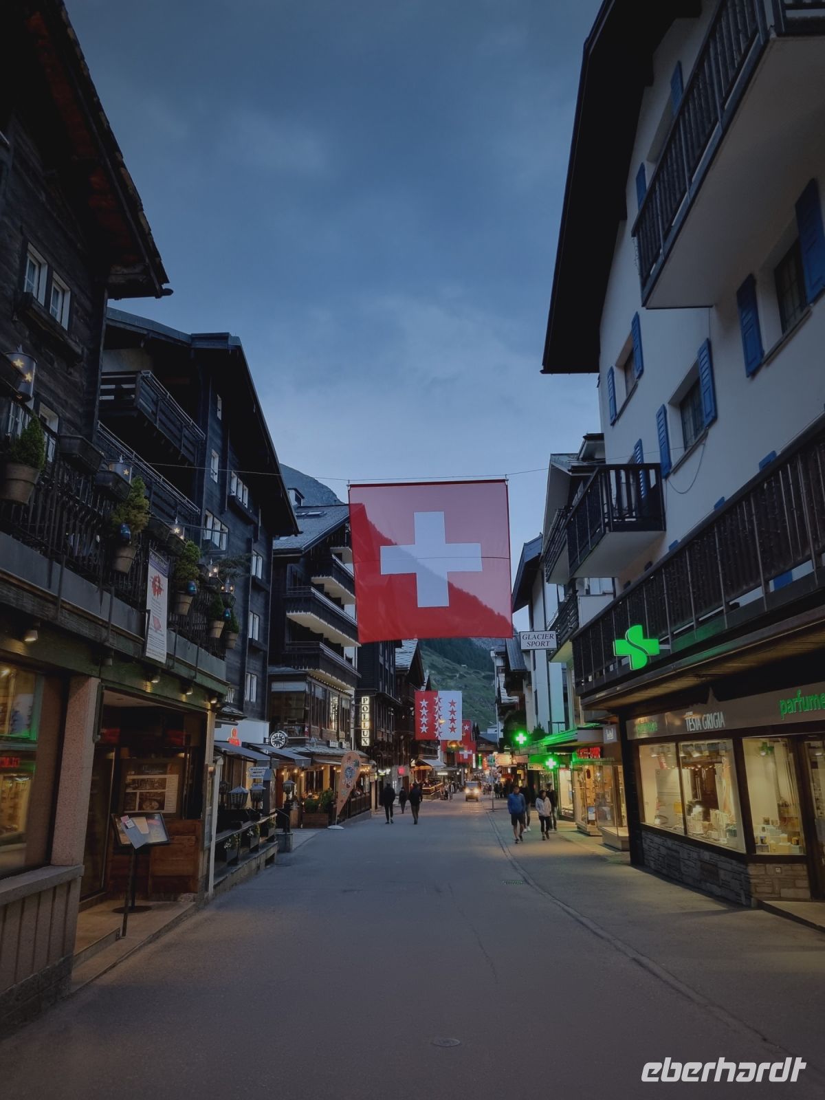 Zermatt - Bahnhofstraße  &ndash; &copy; Katrin Deutschbein (Eberhardt TRAVEL)