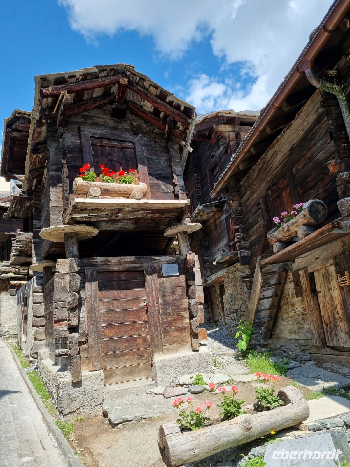 Zermatt - Oberwalliser Stadel bzw. Speicher &ndash; &copy; Katrin Deutschbein (Eberhardt TRAVEL)