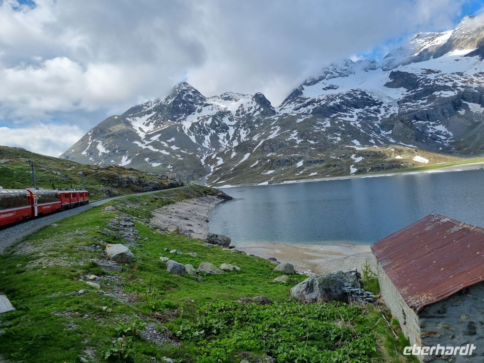Fahrt mit dem Bernina-Express - Lago Bianco  &ndash; &copy; Katrin Deutschbein (Eberhardt TRAVEL)