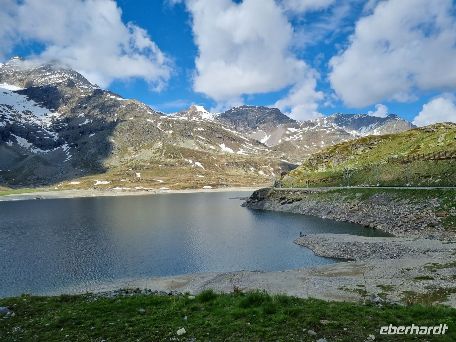 Fahrt mit dem Bernina-Express - Lago Bianco  &ndash; &copy; Katrin Deutschbein (Eberhardt TRAVEL)