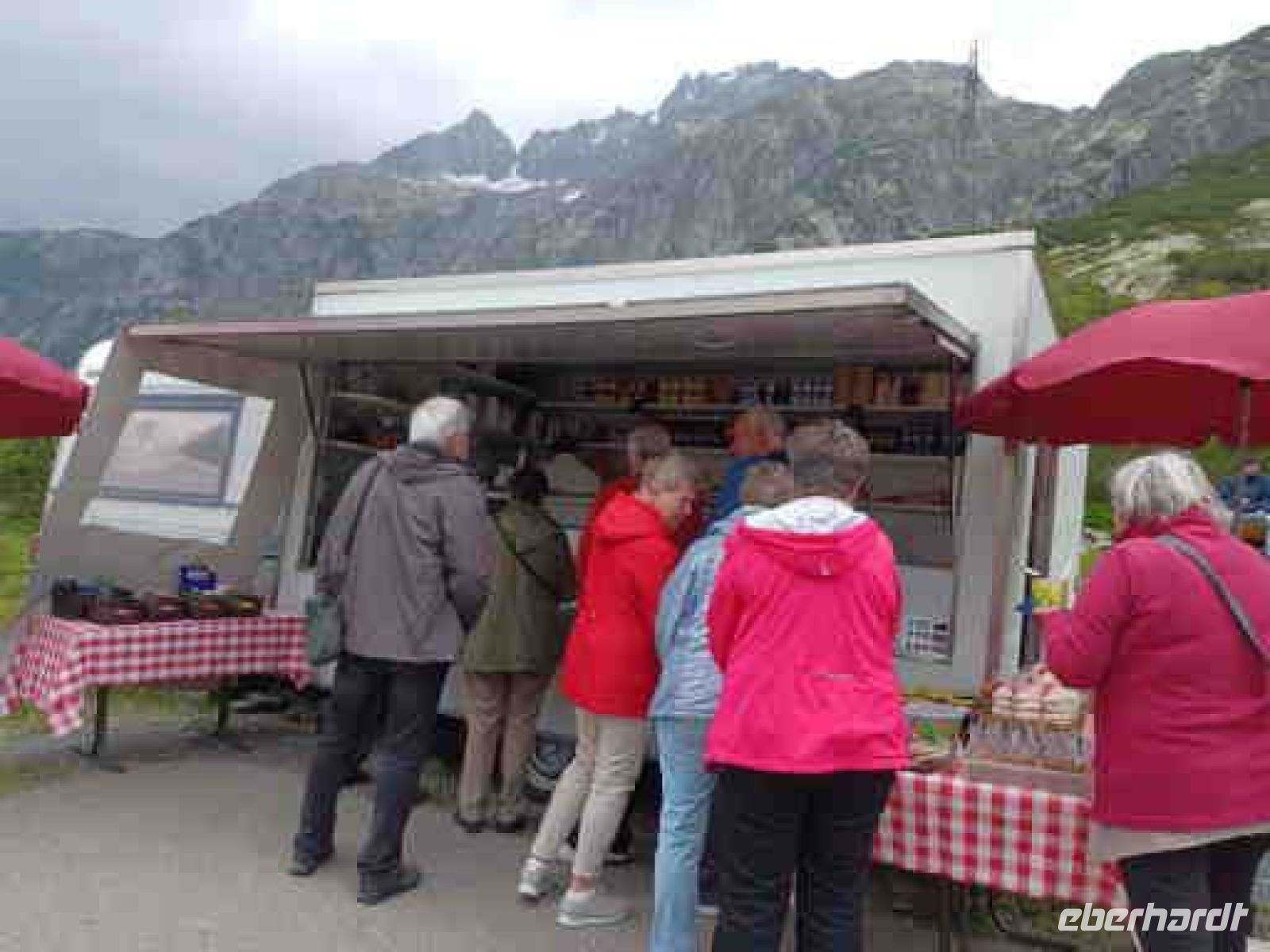 Kauf von Mutschlikäse &ndash; &copy; Ute Solf (Eberhardt TRAVEL)