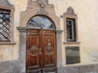 Zuoz-Engadiner Haus,Holzportal, Advokatskanzlei &ndash; &copy; Ute Solf (Eberhardt TRAVEL)