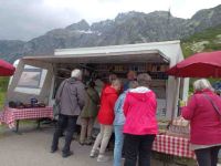 Kauf von Mutschlikäse &ndash; &copy; Ute Solf (Eberhardt TRAVEL)