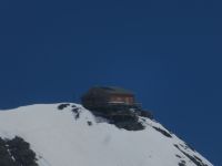 135 Ausflug zum Jungfraujoch -  - Blick zur Hütte über dem Eismeer &ndash; &copy; Annette Weise (Eberhardt TRAVEL)