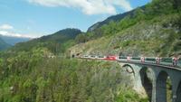 der Glacier Express  &ndash; &copy; Sandra Rößle (Eberhardt TRAVEL)