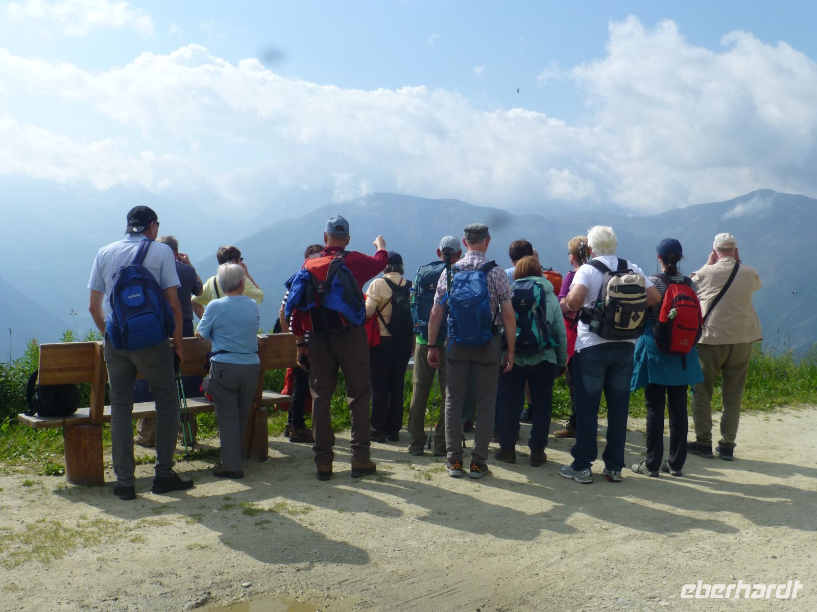 Ei, wo isses denn? Unsere Gruppe sucht das Matterhorn … &ndash; &copy; Vivian Kreft (Eberhardt TRAVEL)