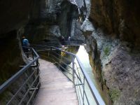 Fast ist der andere Ausgang der Schlucht erreicht, nun wird es sehr eng. &ndash; &copy; Vivian Kreft (Eberhardt TRAVEL)