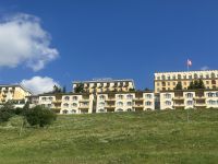 Luxushotels prägen die Skyline von St. Moritz  &ndash; &copy; Sabine Letzybyll (Eberhardt TRAVEL)