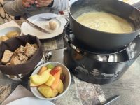 Käsefondue in Zermatt - möglich in der Freizeit  &ndash; &copy; Sabine Letzybyll (Eberhardt TRAVEL)