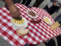 Käse- und Wurstverkostung bei Judith am Grimselpass &ndash; &copy; Sabine Letzybyll (Eberhardt TRAVEL)