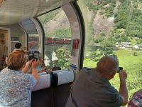 Eberhardt-Reisegäste am Kreisviadukt Brusio &ndash; &copy; Steffen Mucke (Eberhardt TRAVEL)
