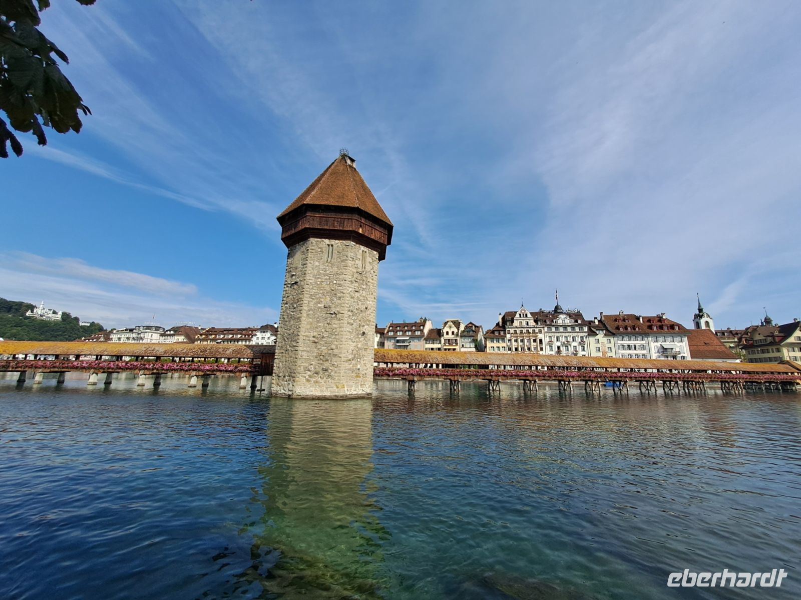 Luzern Wasserturm mit Kapellbrücke.jpg &ndash; &copy; Gisela Hohlfeld (Eberhardt TRAVEL)