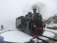 181 Ausflug Furka-Dampfbahn - Station Furka auf 2100 Metern gab es den ersten Schnee &ndash; &copy; Annette Probst-Weise (Eberhardt TRAVEL)
