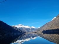 Fahrt mit dem Bernina-Express - Lago di Poschiavo  &ndash; &copy; Katrin Deutschbein (Eberhardt TRAVEL)
