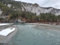 Fahrt mit der Rhätischen Bahn auf der Strecke des Glacier-Express - Rheinschlucht  &ndash; &copy; Katrin Deutschbein (Eberhardt TRAVEL)