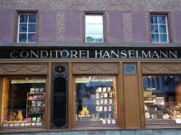 Die Konditorei Hanselmann ist einer der bekanntesten Läden in St. Moritz. &ndash; &copy; Vivian Kreft (Eberhardt TRAVEL)