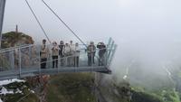 288 Leukerbad - Aussichtplattform auf der Gemmi &ndash; &copy; Annette Weise (Eberhardt TRAVEL)