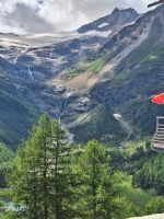 068 Fahrt mit dem Bernina Express - Stopp an der Alp Grüm - Piz Palü und Palügletscher &ndash; &copy; Annette Probst-Weise (Eberhardt TRAVEL)