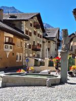 097 Engadin-Rundfahrt -Zuos mit typischen Engadiner Häusern &ndash; &copy; Annette Probst-Weise (Eberhardt TRAVEL)