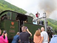 470 Fahrt mit der Furka Dampfbahn - Wasser wird aufgefüllt &ndash; &copy; Annette Probst-Weise (Eberhardt TRAVEL)
