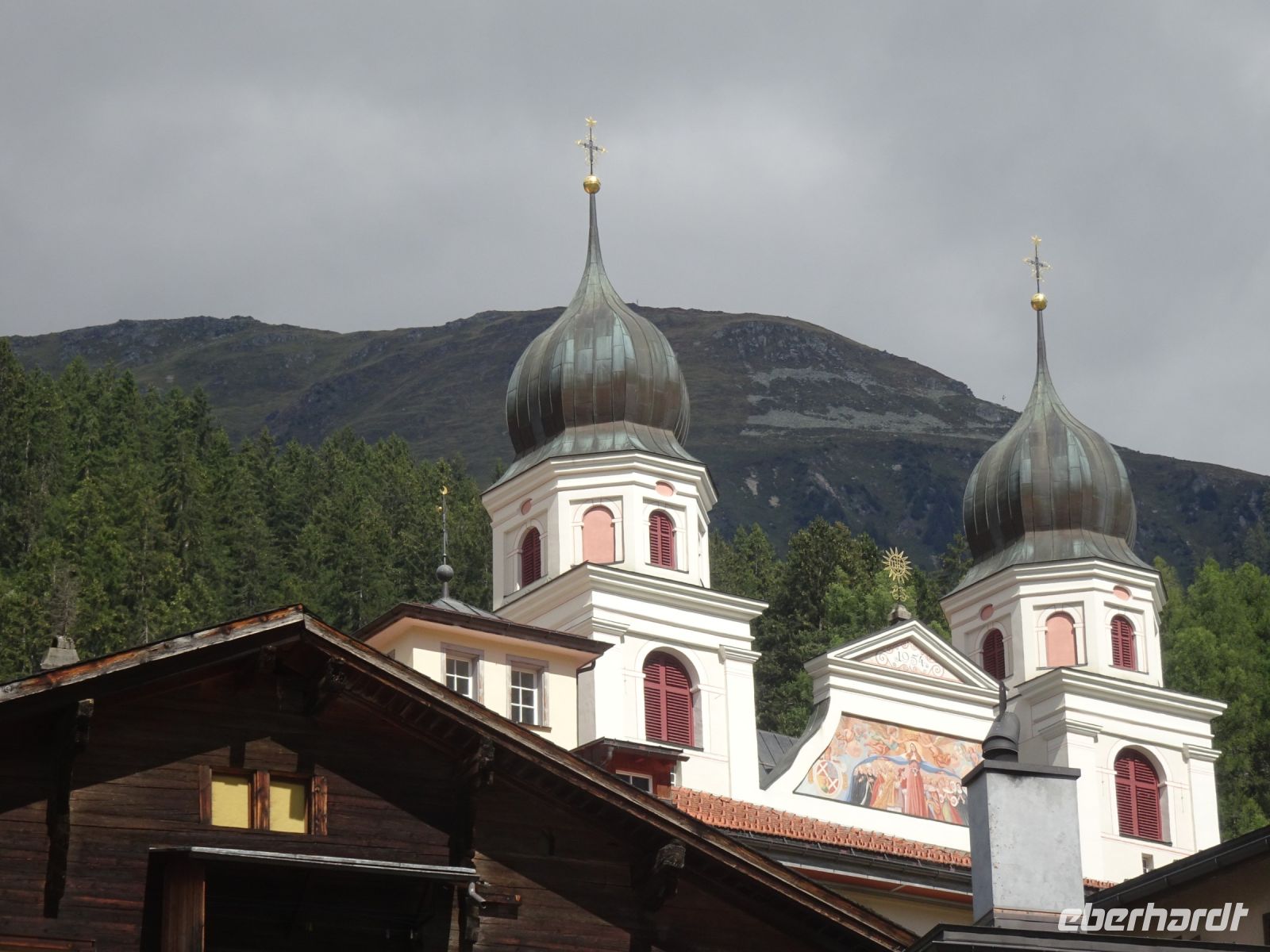 Disentis in Graubünden - Klostertürme... &ndash; &copy; Hartwig Köllner (Eberhardt TRAVEL)