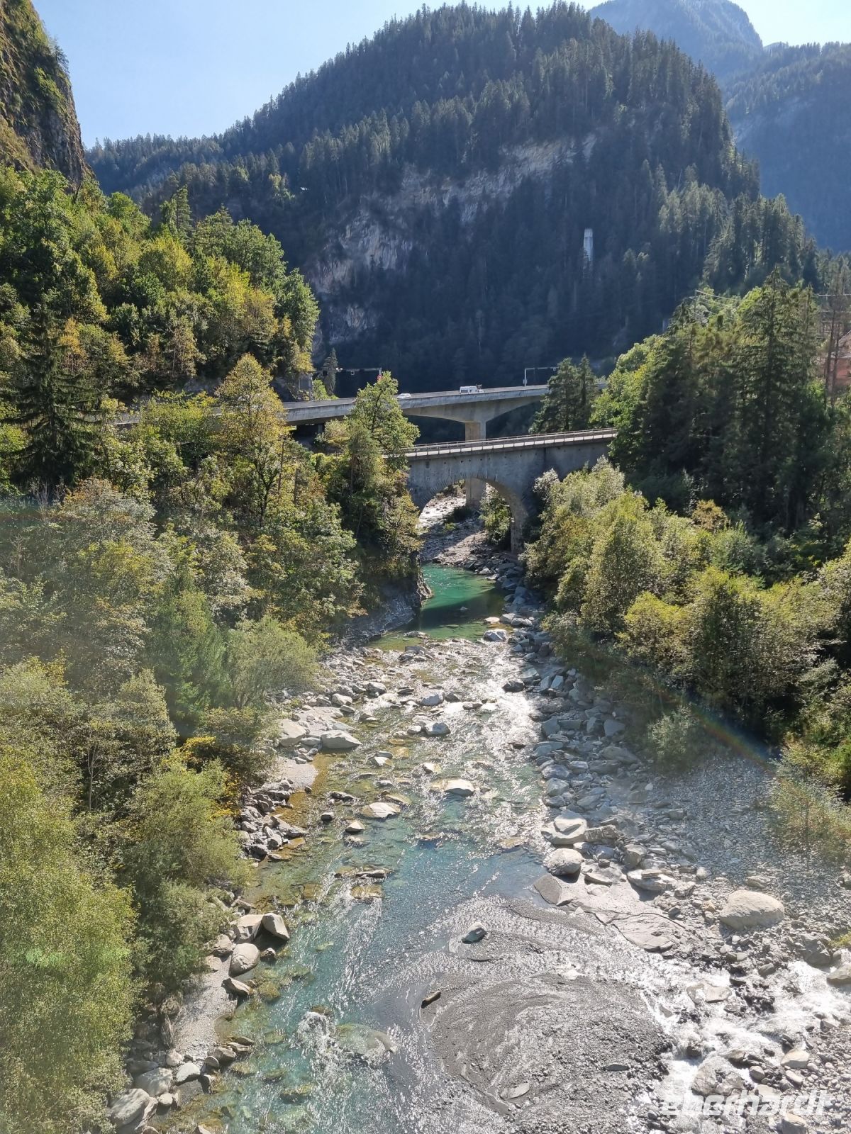 Fahrt mit dem Glacier-Express... - von Chur nach Filisur (Eingang zur Viamala-Schlucht bei Thusis) &ndash; &copy; Katrin Deutschbein (Eberhardt TRAVEL)
