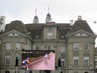 Live Übertragung der Rad- und Para Rad WM vor dem Zunfthaus zur Meisen &ndash; &copy; Heike Heinen (Eberhardt TRAVEL)