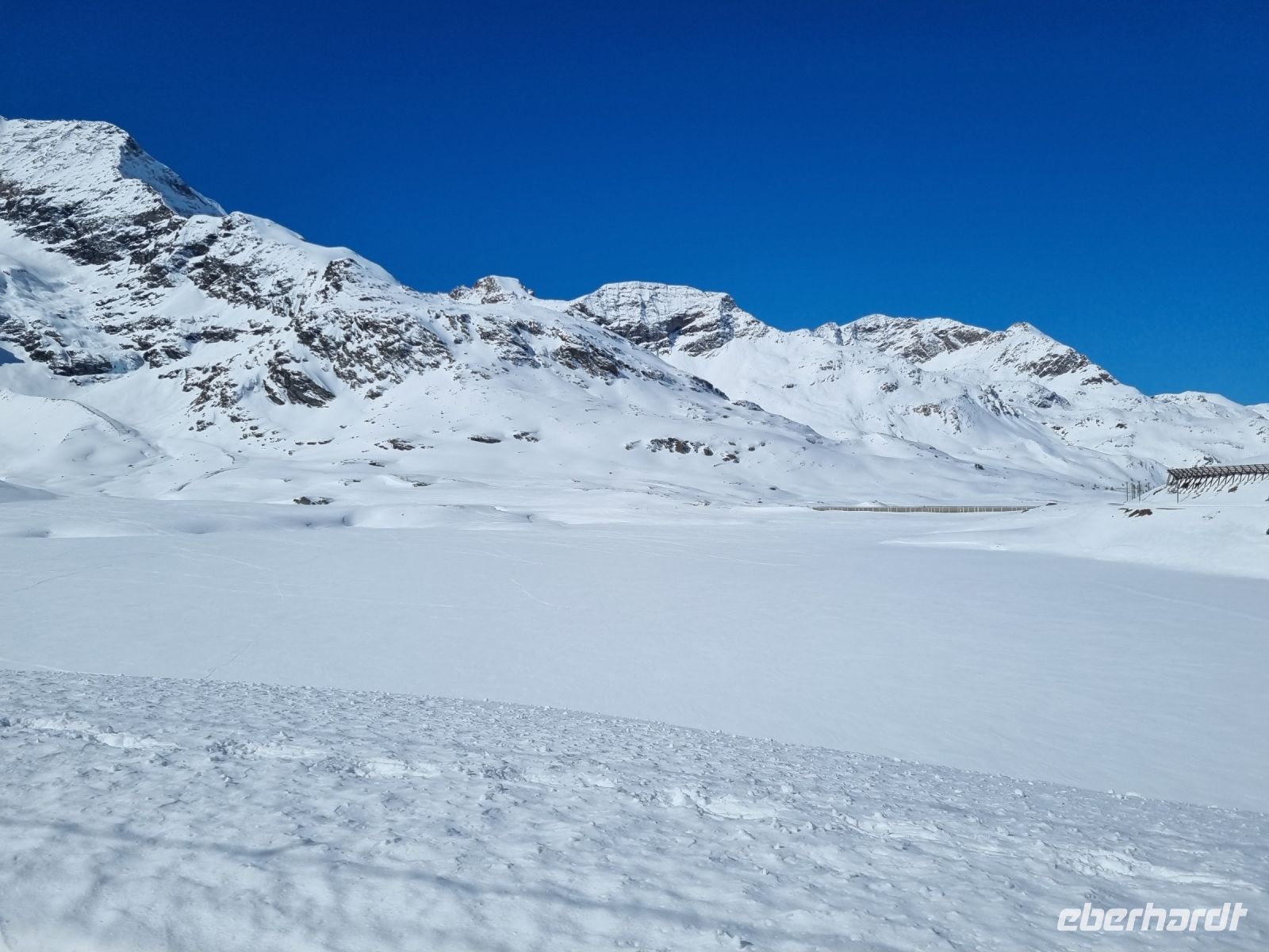 Fahrt mit dem Bernina-Express - Lago Bianco  &ndash; &copy; Katrin Deutschbein (Eberhardt TRAVEL)