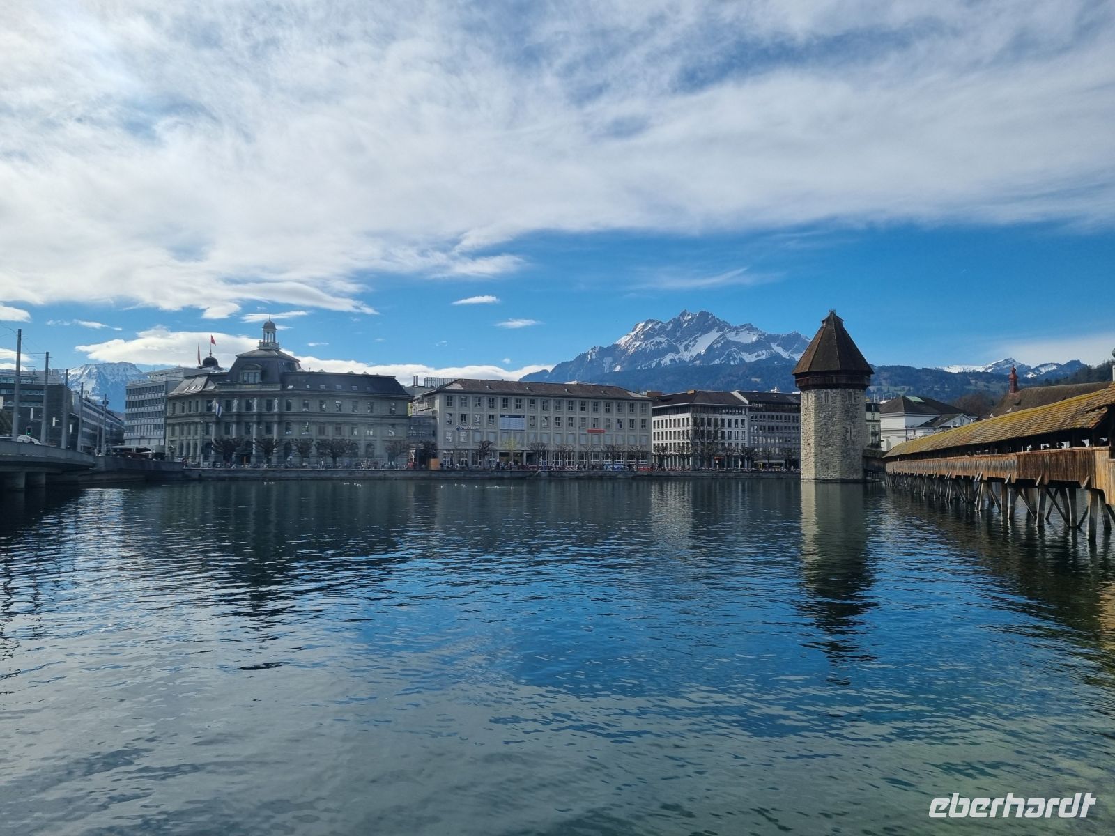 Luzern - Kapellbrücke mit Pilatus  &ndash; &copy; Katrin Deutschbein (Eberhardt TRAVEL)