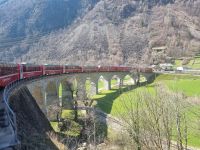 Fahrt mit dem Bernina-Express - Kreisviadukt von Brusio  &ndash; &copy; Katrin Deutschbein (Eberhardt TRAVEL)
