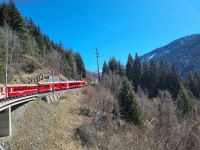 Fahrt mit der Arosa-Bahn durch das Schanfigg... &ndash; &copy; Katrin Deutschbein (Eberhardt TRAVEL)