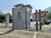 Tirano - Treffpunkt Springbrunnen am Bahnhofsvorplatz &ndash; &copy; Ute Solf (Eberhardt TRAVEL)
