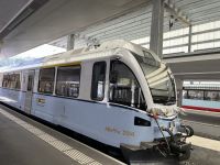 Bahnhof St. Moritz, Capricorn Triebzug &ndash; &copy; Ina Lakermann (Eberhardt TRAVEL)