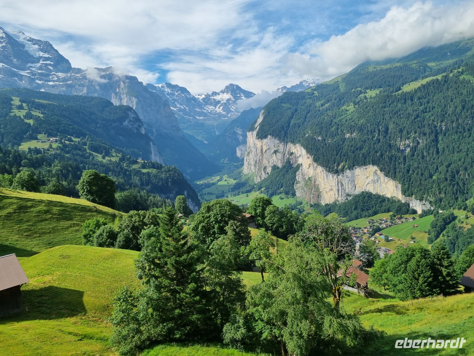 Fahrt mit der Wengernalpbahn von Lauterbrunnen zur Kleinen Scheidegg - Lauterbrunnental &ndash; &copy; Katrin Deutschbein (Eberhardt TRAVEL)