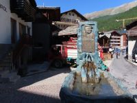 141 Zermatt - Altzermatt - Brunnen für Ulrich Inderbinen &ndash; &copy; Annette Probst-Weise (Eberhardt TRAVEL)