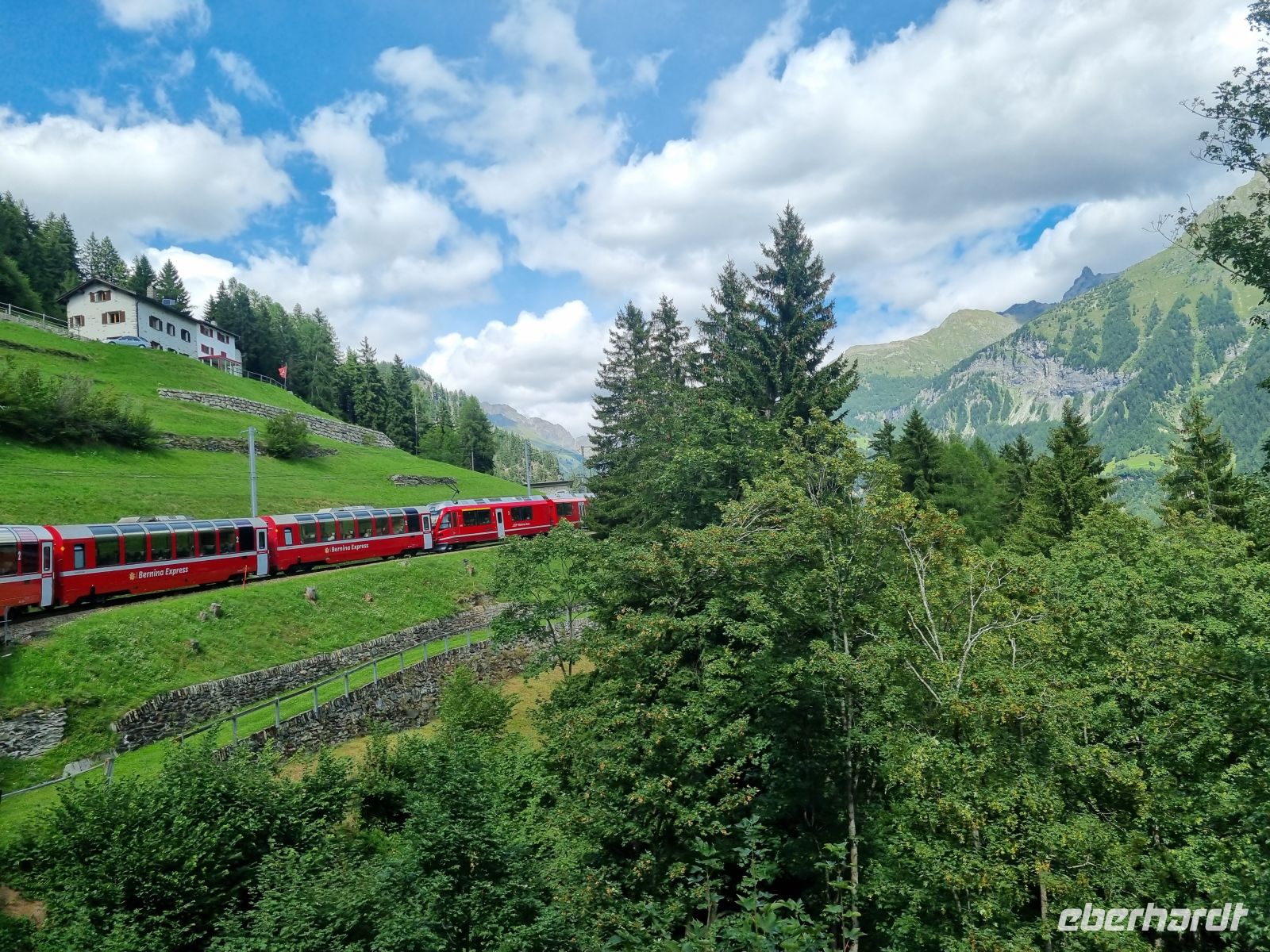 Fahrt mit dem Bernina-Express  &ndash; &copy; Katrin Deutschbein (Eberhardt TRAVEL)