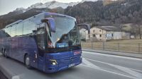 Parallelfahrt mit unserem Bus &ndash; &copy; Sinah Witzig (Eberhardt TRAVEL)