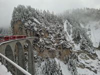 Fahrt mit dem Bernina-Express durch das Albulatal... (Landwasser-Viadukt) &ndash; &copy; Katrin Deutschbein (Eberhardt TRAVEL)