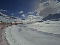 Fahrt mit dem Bernina-Express von Pontresina nach Ospizio Bernina... &ndash; &copy; Katrin Deutschbein (Eberhardt TRAVEL)