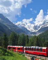 010 Morteratschgletscher mit Bernina Express &ndash; &copy; Annette Probst-Weise (Eberhardt TRAVEL)
